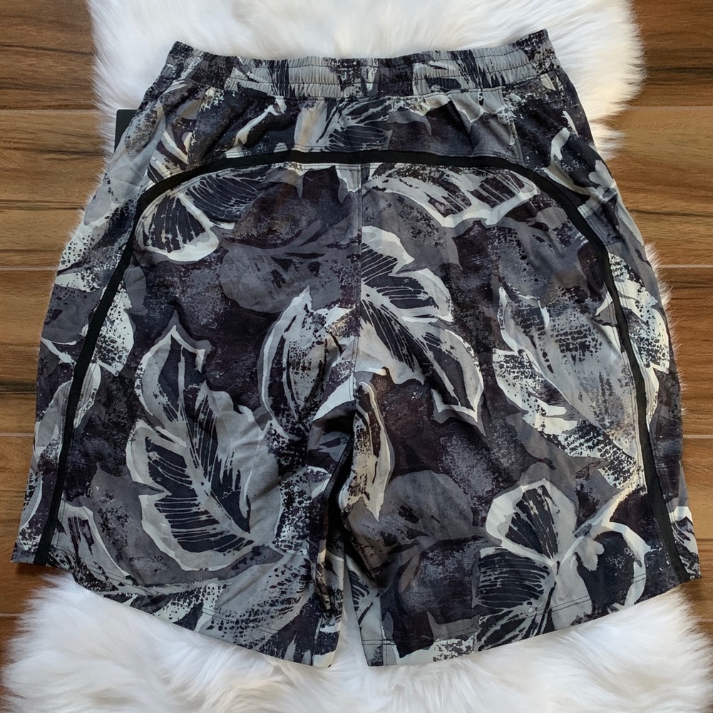 Lululemon pace breaker shorts lined men’s medium - Picture 3 of 5